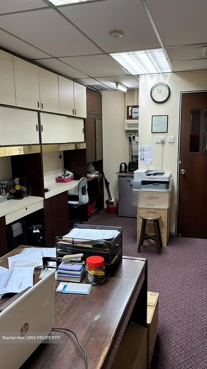High Street Centre (D6), Office #557829101